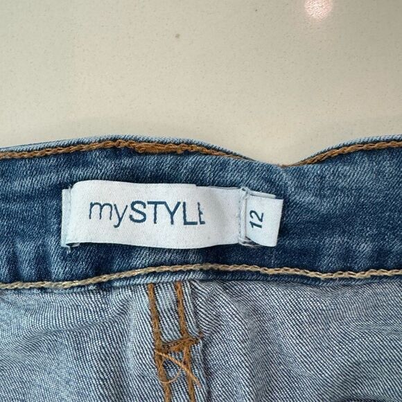 My style jeans with embroidered flowers - Picture 8 of 9